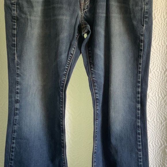 GAP Men's Dark Blue distressed Bootcut Jeans - Picture 9 of 12